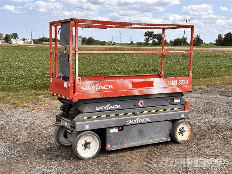 SkyJack SJIII3220 Scissor lifts