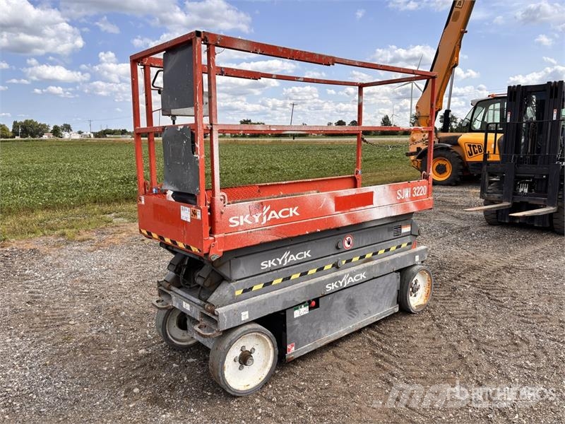 SkyJack SJIII3220 Scissor lifts