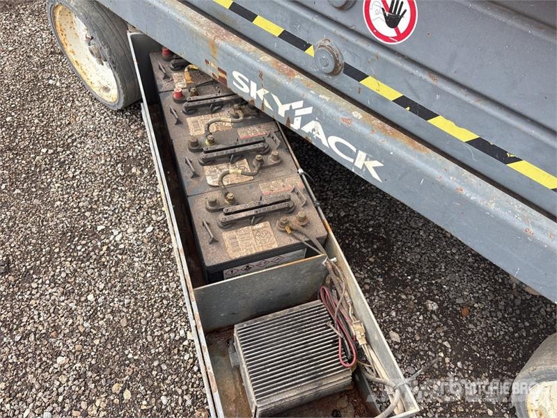 SkyJack SJIII3220 Scissor lifts