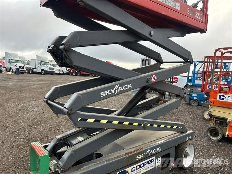 SkyJack SJIII3220 Electric Scissor Lift (Inoperable) Šķerveida pacēlāji