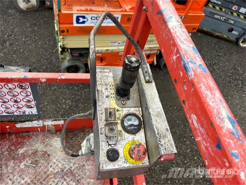 SkyJack SJIII3220 Electric Scissor Lift (Inoperable) Šķerveida pacēlāji
