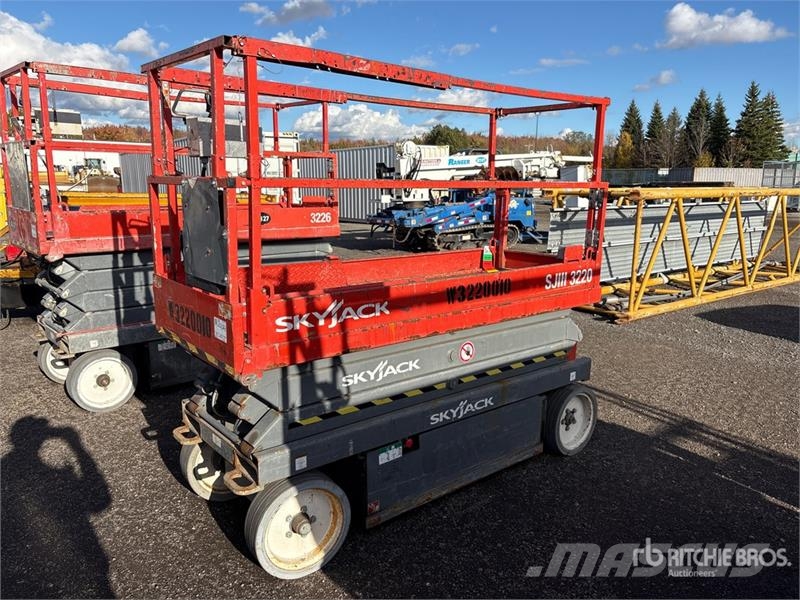 SkyJack SJIII3220 Electric Scissor Lift Škarjaste dvižne ploščadi