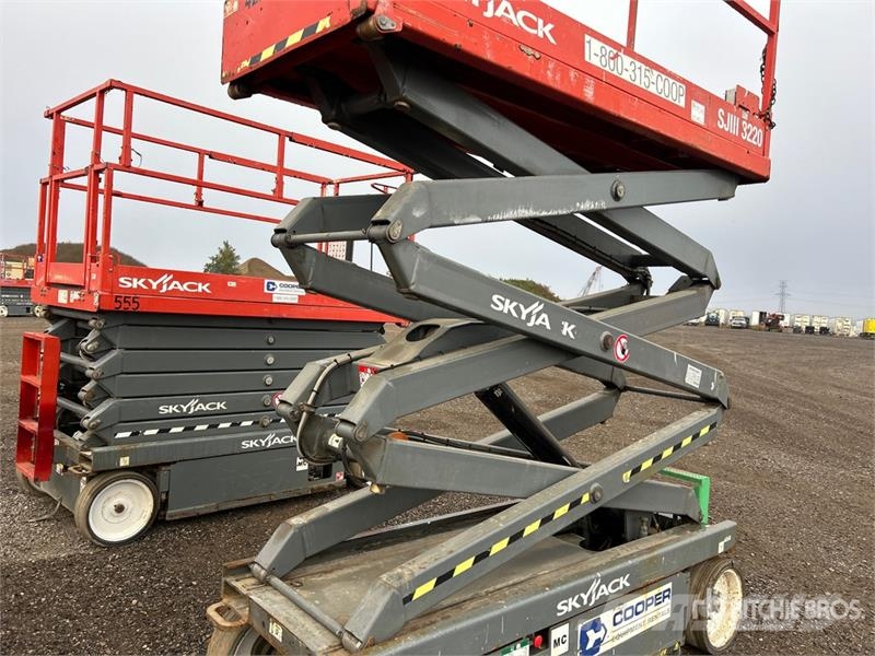 SkyJack SJIII3220 Electric Scissor Lift (Inoperable) Šķerveida pacēlāji