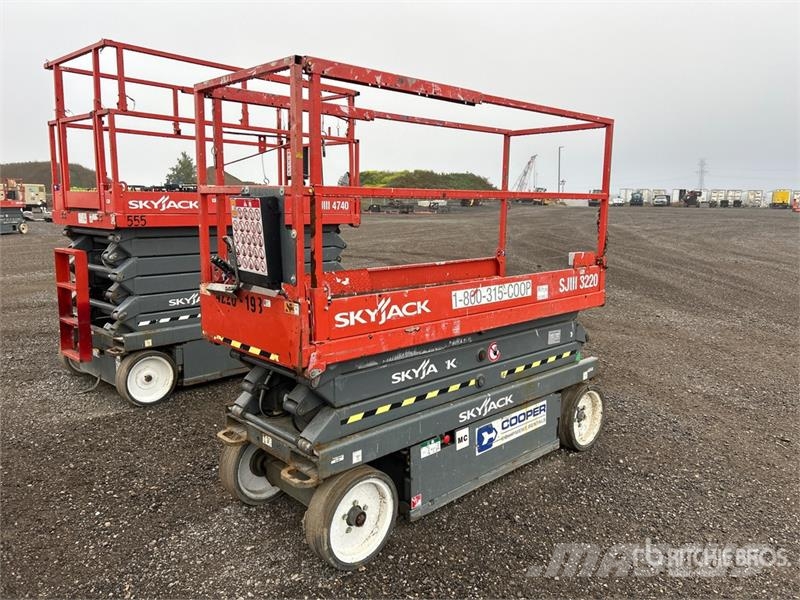 SkyJack SJIII3220 Electric Scissor Lift (Inoperable) Šķerveida pacēlāji