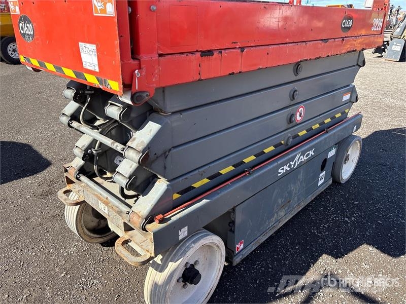 SkyJack SJIII3226 Scheren-Arbeitsbühnen