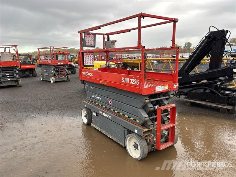 SkyJack SJIII3226 Šķerveida pacēlāji