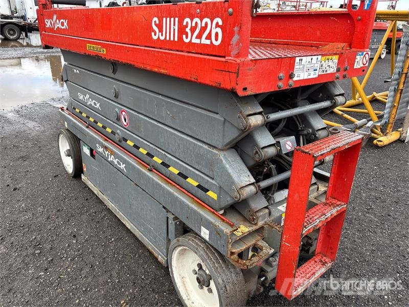 SkyJack SJIII3226 Šķerveida pacēlāji