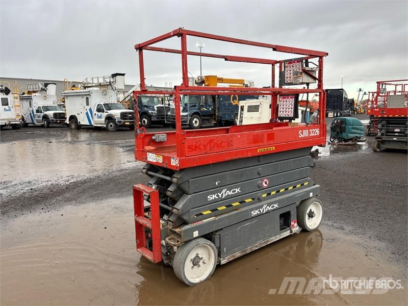 SkyJack SJIII3226 Šķerveida pacēlāji