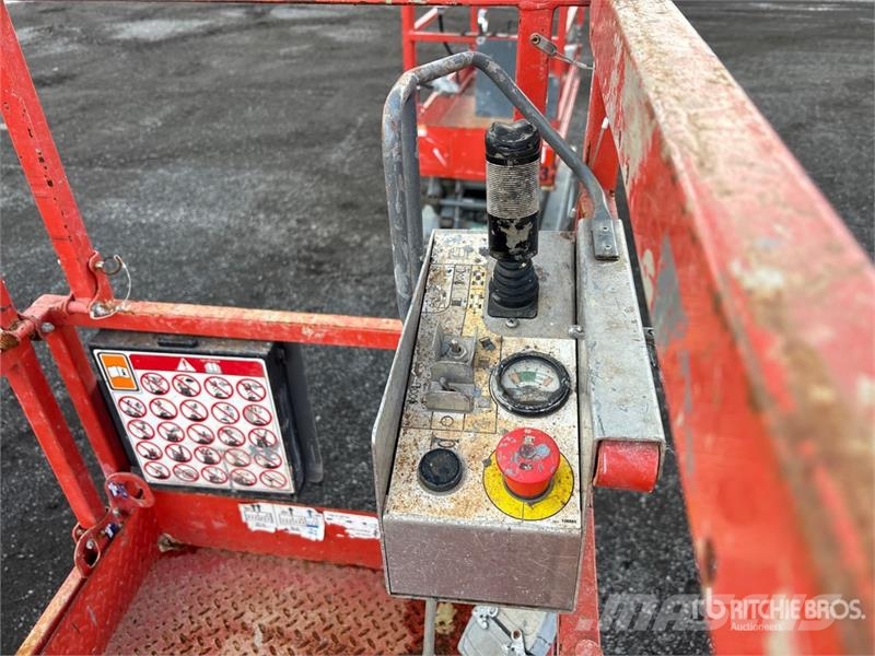 SkyJack SJIII3226 رافعات مقصية الشكل