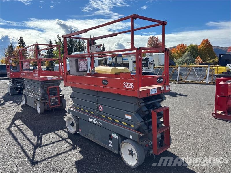 SkyJack SJIII3226 Scheren-Arbeitsbühnen