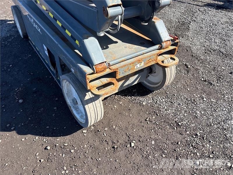 SkyJack SJIII3226 Scissor lifts