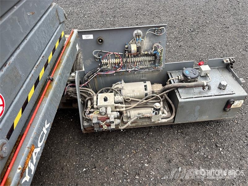 SkyJack SJIII3226 Šķerveida pacēlāji