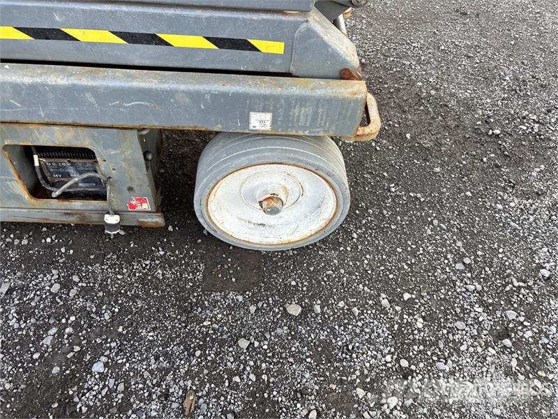 SkyJack SJIII3226 رافعات مقصية الشكل