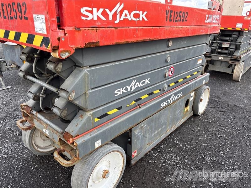 SkyJack SJIII3226 رافعات مقصية الشكل
