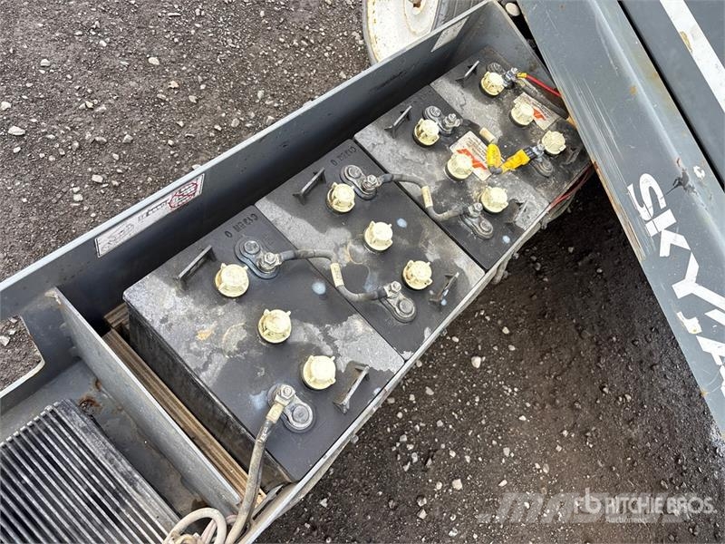 SkyJack SJIII3226 رافعات مقصية الشكل