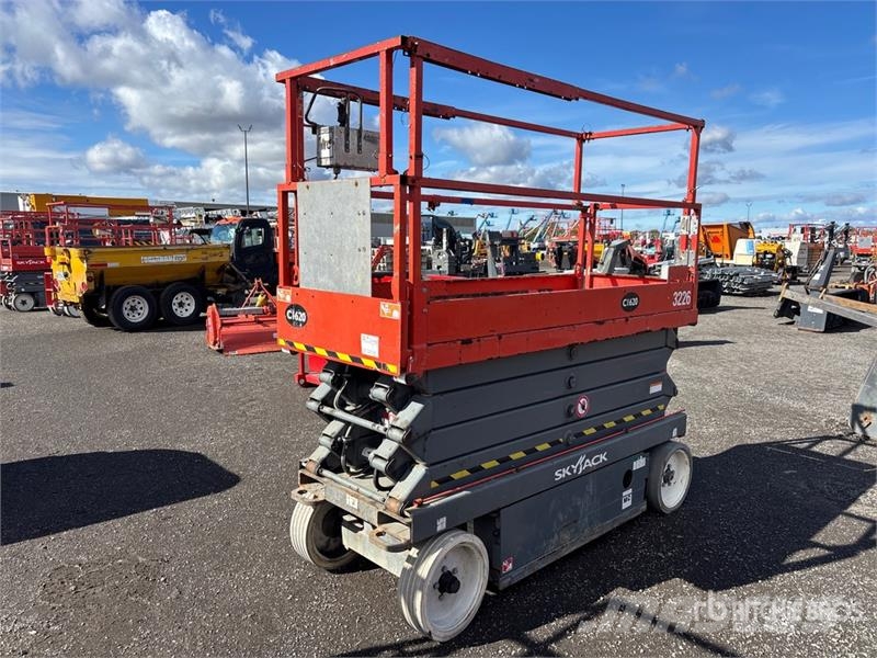 SkyJack SJIII3226 Scheren-Arbeitsbühnen