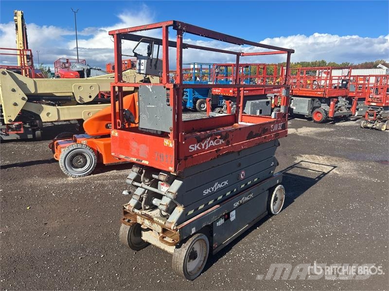 SkyJack SJIII3226 Šķerveida pacēlāji