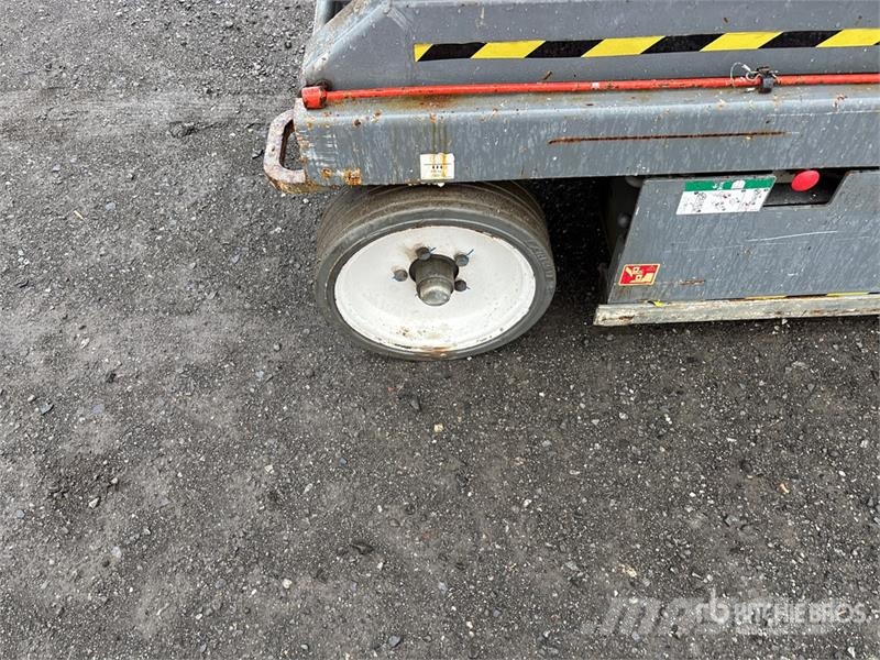 SkyJack SJIII3226 Šķerveida pacēlāji