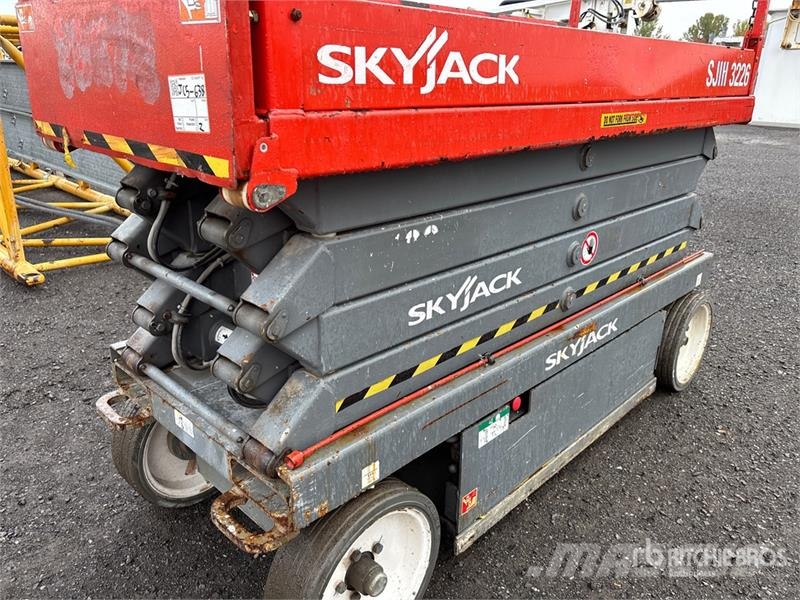 SkyJack SJIII3226 Šķerveida pacēlāji