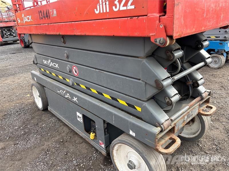 SkyJack SJIII3226 Škaraste platforme