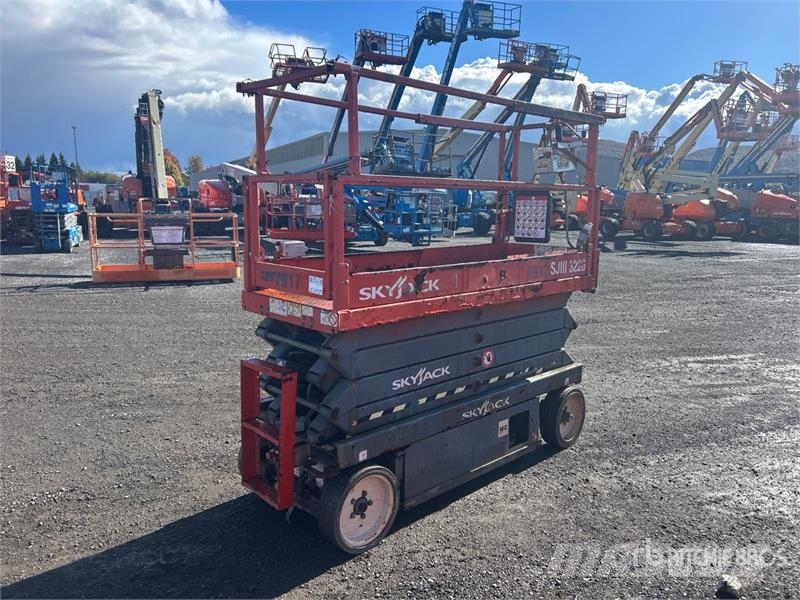 SkyJack SJIII3226 Šķerveida pacēlāji