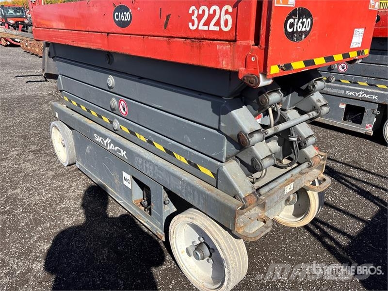 SkyJack SJIII3226 Scheren-Arbeitsbühnen