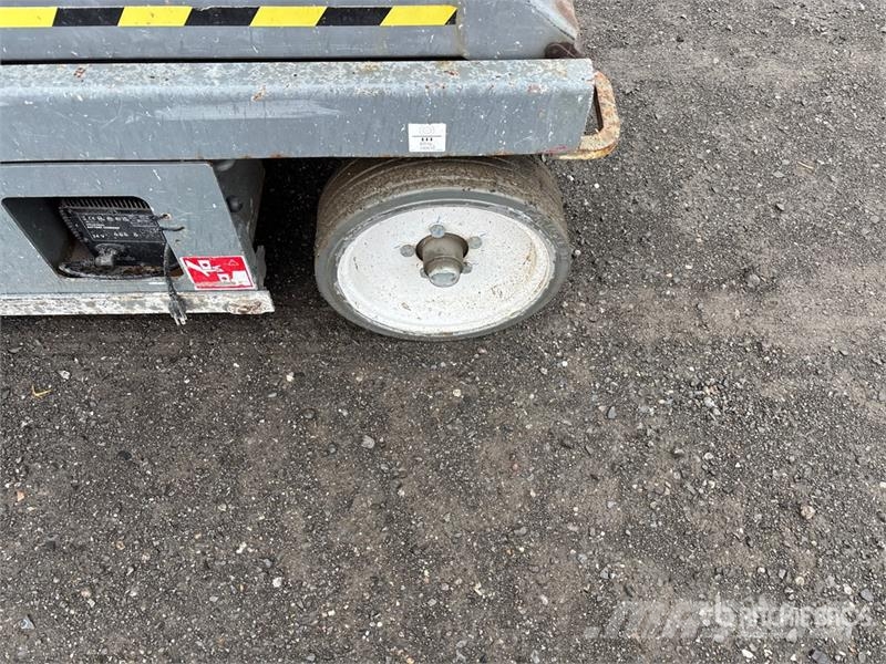 SkyJack SJIII3226 Šķerveida pacēlāji