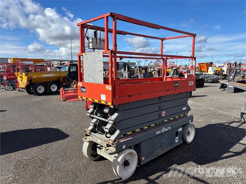 SkyJack SJIII3226 Scheren-Arbeitsbühnen