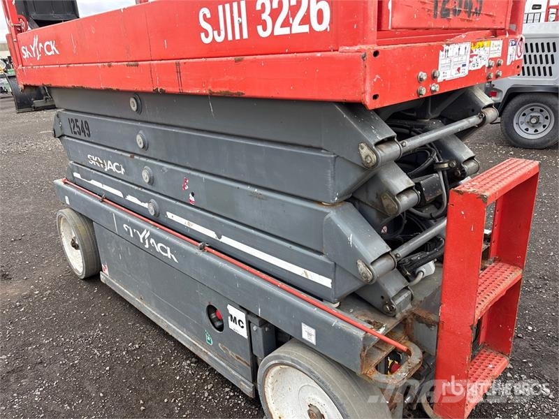 SkyJack SJIII3226 Scheren-Arbeitsbühnen