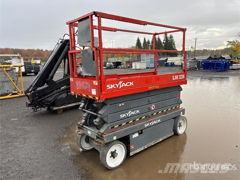 SkyJack SJIII3226 Šķerveida pacēlāji