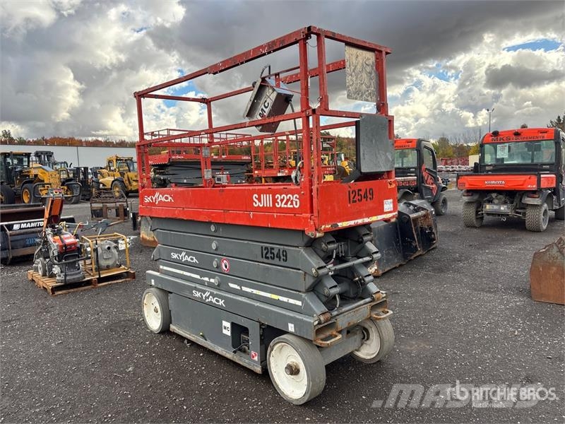 SkyJack SJIII3226 Scheren-Arbeitsbühnen