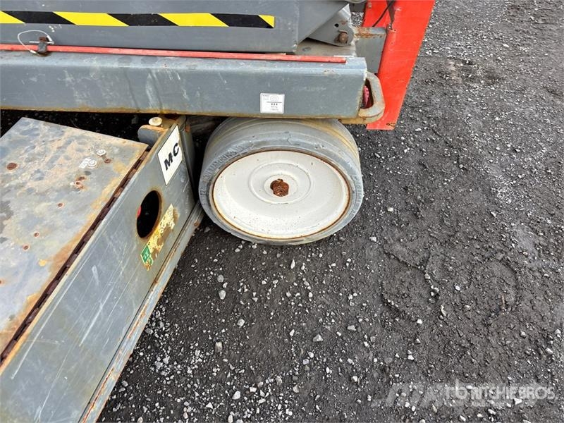 SkyJack SJIII3226 رافعات مقصية الشكل