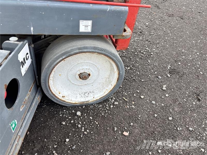 SkyJack SJIII3226 رافعات مقصية الشكل
