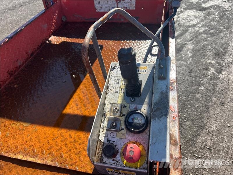 SkyJack SJIII3226 Šķerveida pacēlāji