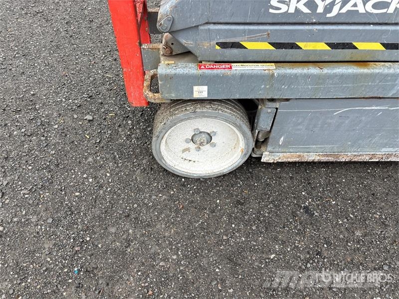 SkyJack SJIII3226 Šķerveida pacēlāji