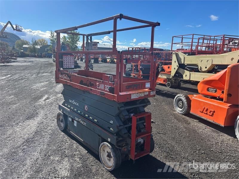 SkyJack SJIII3226 Šķerveida pacēlāji