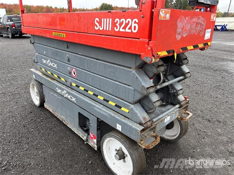 SkyJack SJIII3226 Šķerveida pacēlāji