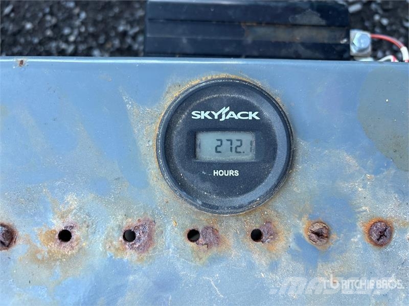 SkyJack SJIII3226 رافعات مقصية الشكل
