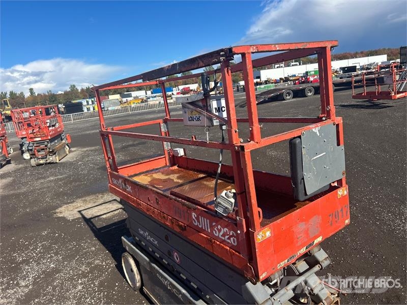 SkyJack SJIII3226 Šķerveida pacēlāji
