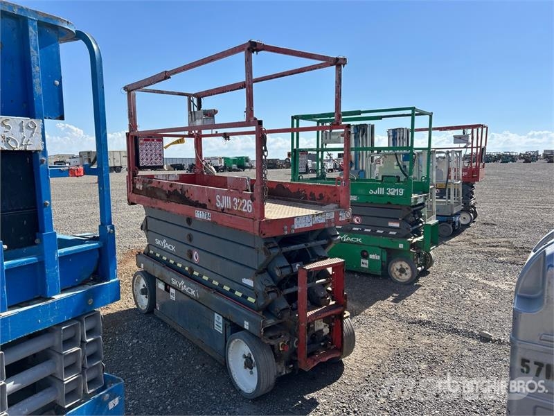 SkyJack SJIII3226 Electric Scissor Lift Šķerveida pacēlāji