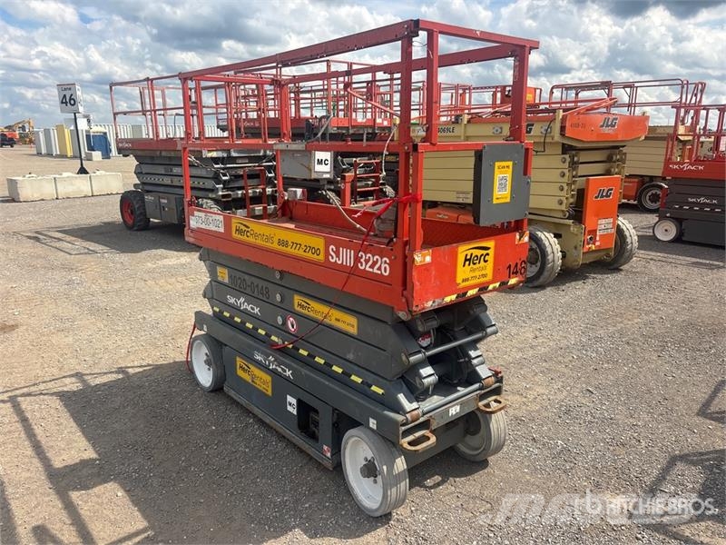 SkyJack SJIII3226 Electric Scissor Lift Saksilavat