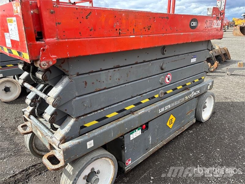 SkyJack SJIII3226 Electric Scissor Lift رافعات مقصية الشكل