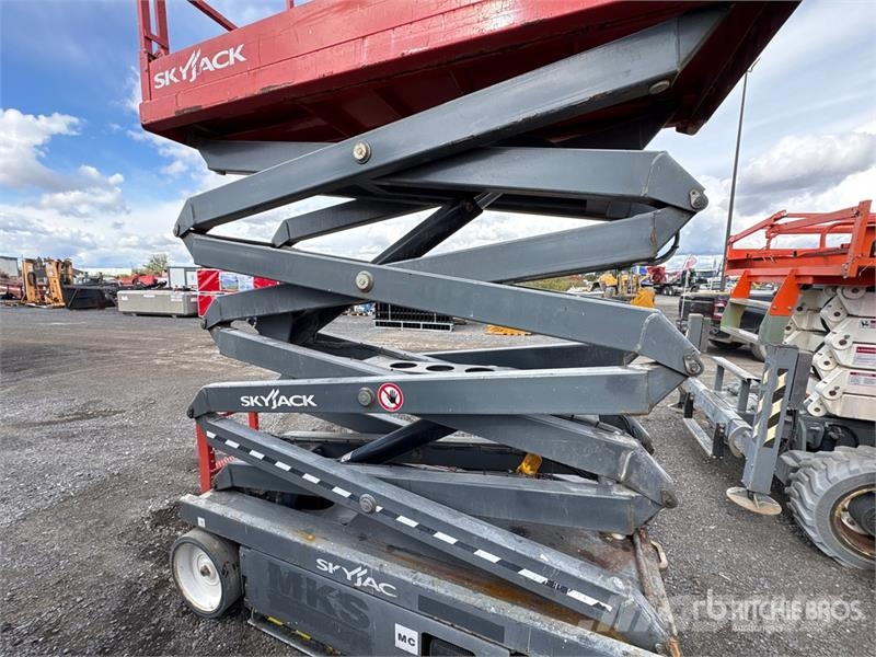 SkyJack SJIII3226 Electric Scissor Lift Šķerveida pacēlāji