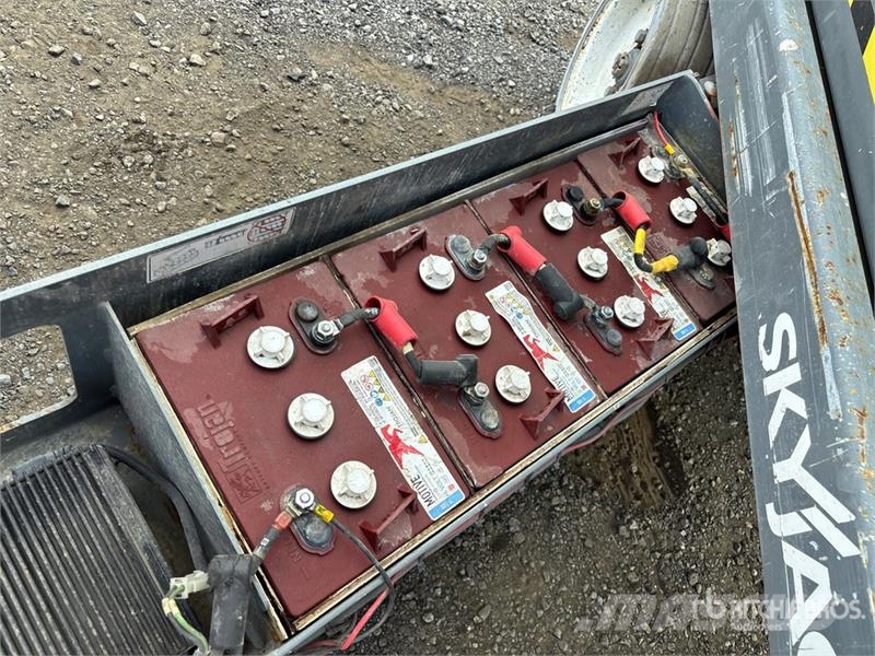 SkyJack SJIII3226 Electric Scissor Lift Šķerveida pacēlāji