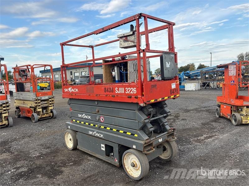 SkyJack SJIII3226 Electric Scissor Lift Šķerveida pacēlāji