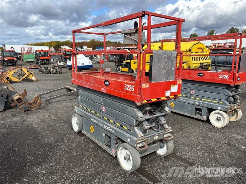 SkyJack SJIII3226 Electric Scissor Lift رافعات مقصية الشكل