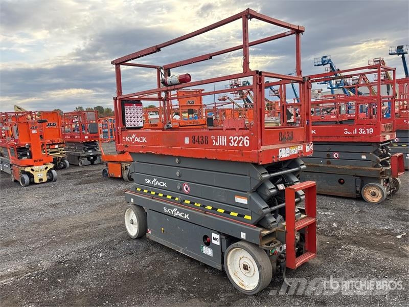 SkyJack SJIII3226 Electric Scissor Lift Šķerveida pacēlāji