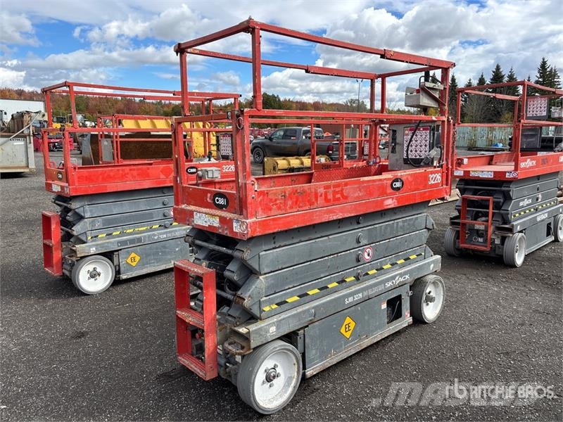 SkyJack SJIII3226 Electric Scissor Lift رافعات مقصية الشكل