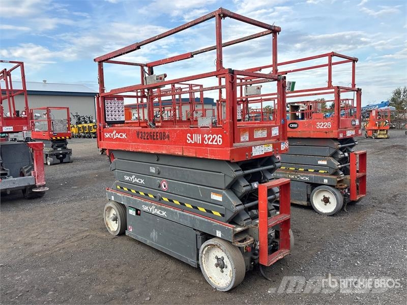 SkyJack SJIII3226 Electric Scissor Lift Šķerveida pacēlāji