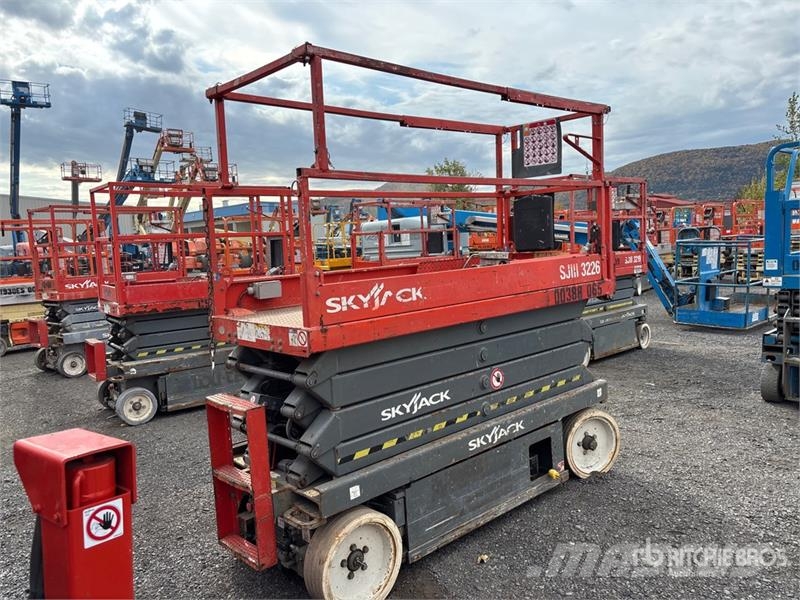 SkyJack SJIII3226 Electric Scissor Lift Šķerveida pacēlāji